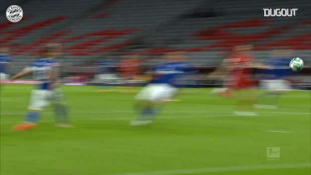 FC Bayern hammer eight past Schalke on opening day